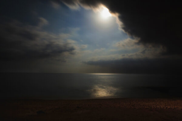 Sunset over the sea with a beautiful sky LÚMINA